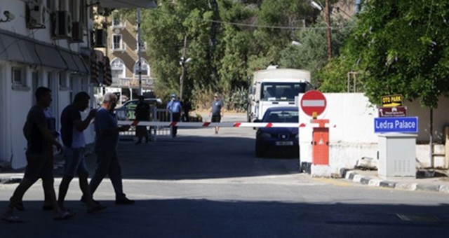 Kuzey ve Güney Kıbrıs arasındaki geçişlerde bugünden itibaren 3’üncü seviye uygulanacak