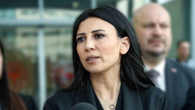 Özdenefe: Temel sağlıkla ilgili mevzuatların, yasaların Meclis’e gelmesi bu kadar zor olmamalı