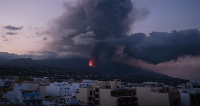 La Palma’da yanardağın püskürttüğü lavlar 10 günde Atlas Okyanusu’na ulaştı