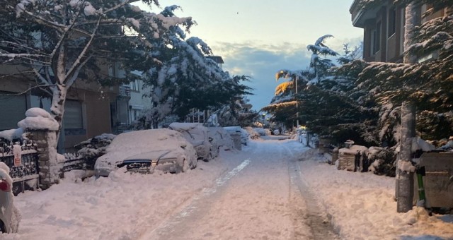 Kar, İstanbul’u esir aldı