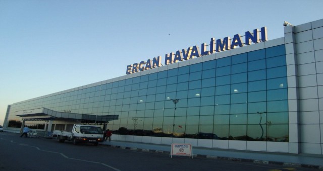 Başkasının pasaportuyla Ercan'dan çıkmaya çalıştı!