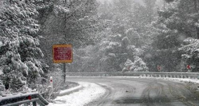 Trodos Dağları’na giden tüm yollar yoğun kar yağışı nedeniyle kapalı